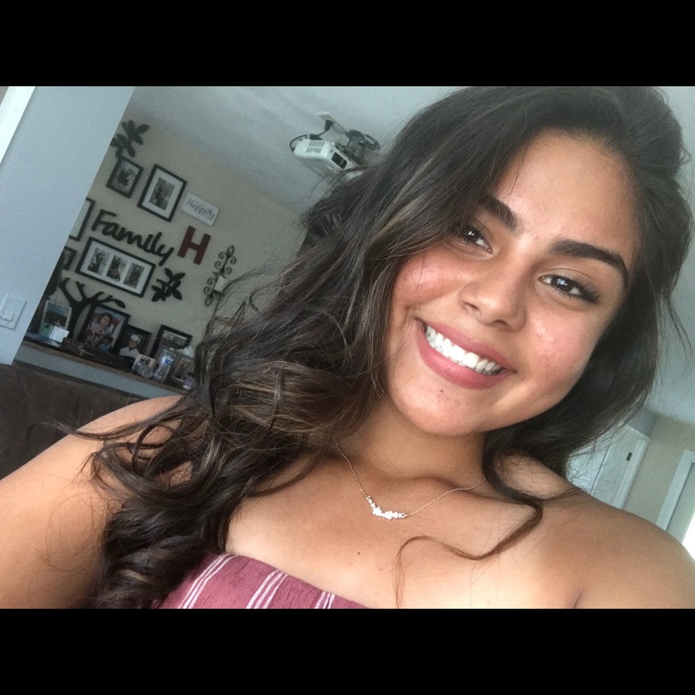 Meet your Posher, Alexia